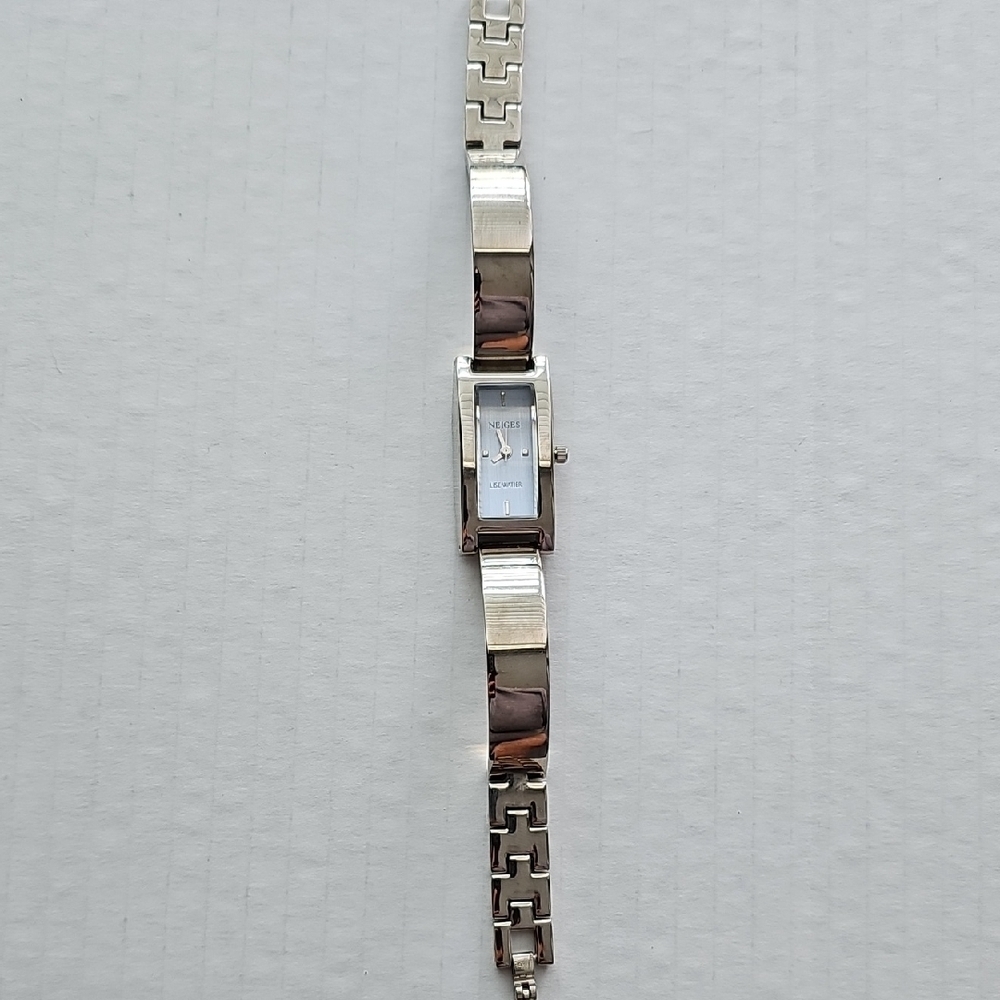 Lise Watier Women's Silver Watch